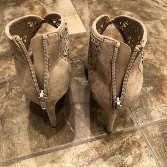 Heels - Picture 4 of 5